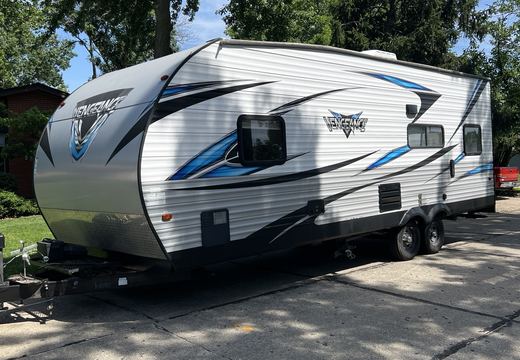 2018 Vengeance 25V toy hauler photo 5
