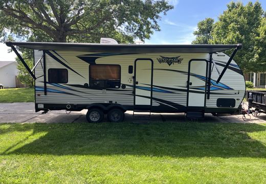 2018 Vengeance 25V toy hauler photo 8